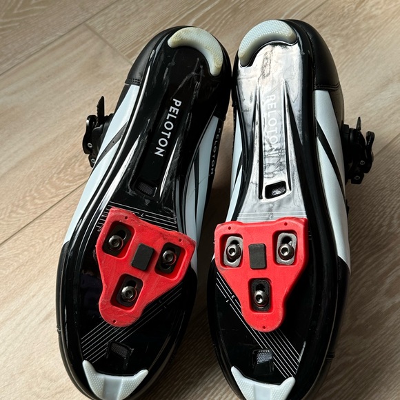 Peloton Black and Red Cycling Shoes - Picture 3 of 4
